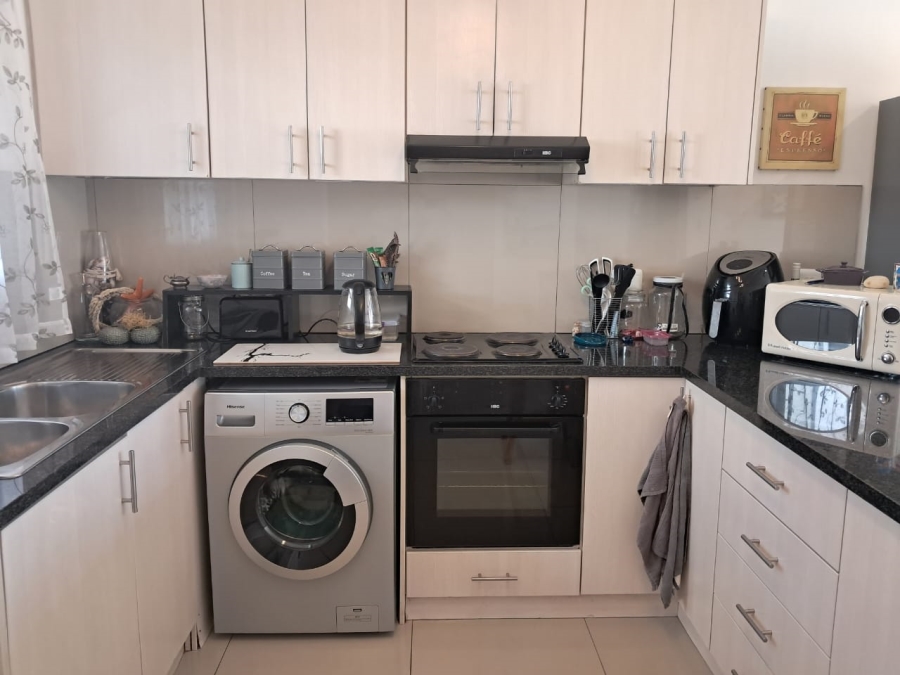 To Let 2 Bedroom Property for Rent in Admirals Park Western Cape